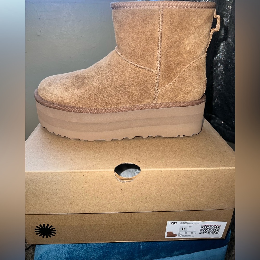 WOMEN TAN UGGS MINI PLATFORM Size 8